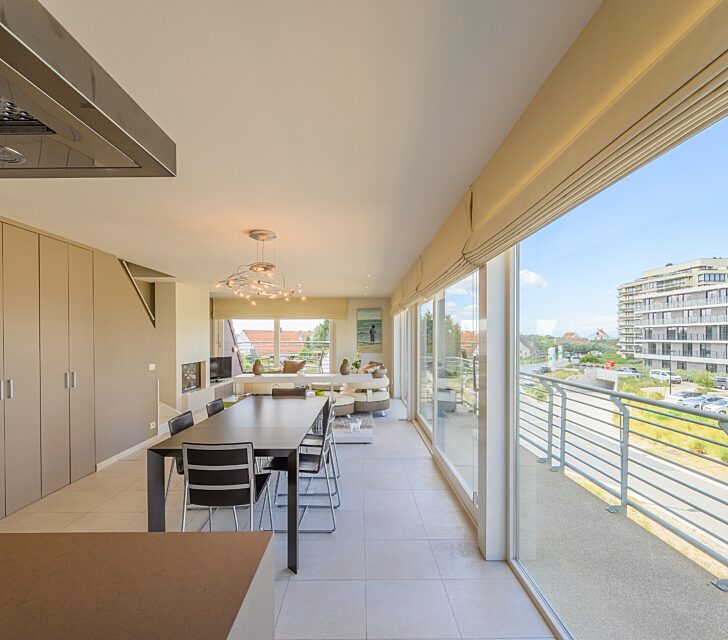 Prachtig gelegen penthouse met 4 slaapkamers en zonneterrassen.